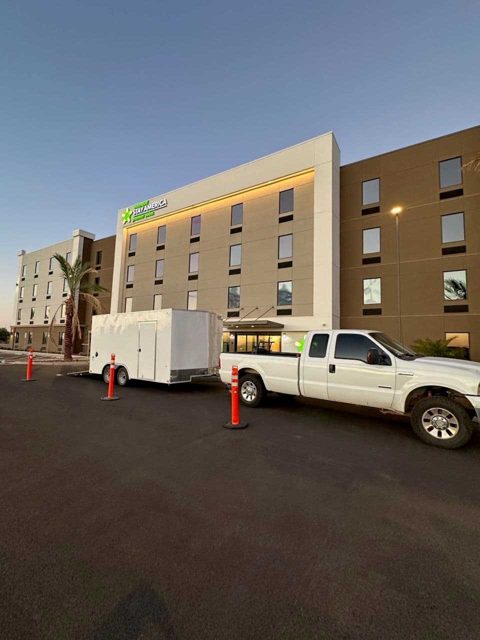 Efficient Commercial Window Cleaning at Local Hotels and Offices